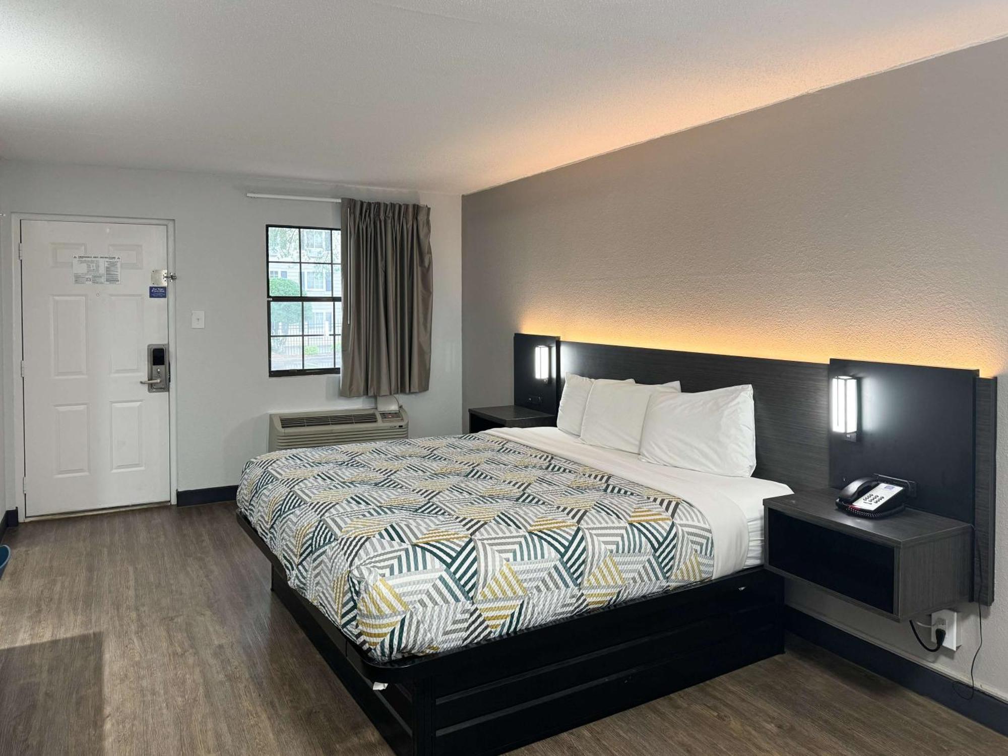 Motel 6 Huntsville Al University Dr. מראה חיצוני תמונה