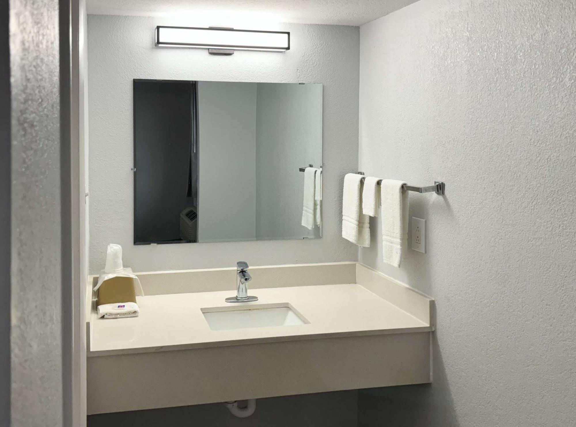 Motel 6 Huntsville Al University Dr. מראה חיצוני תמונה