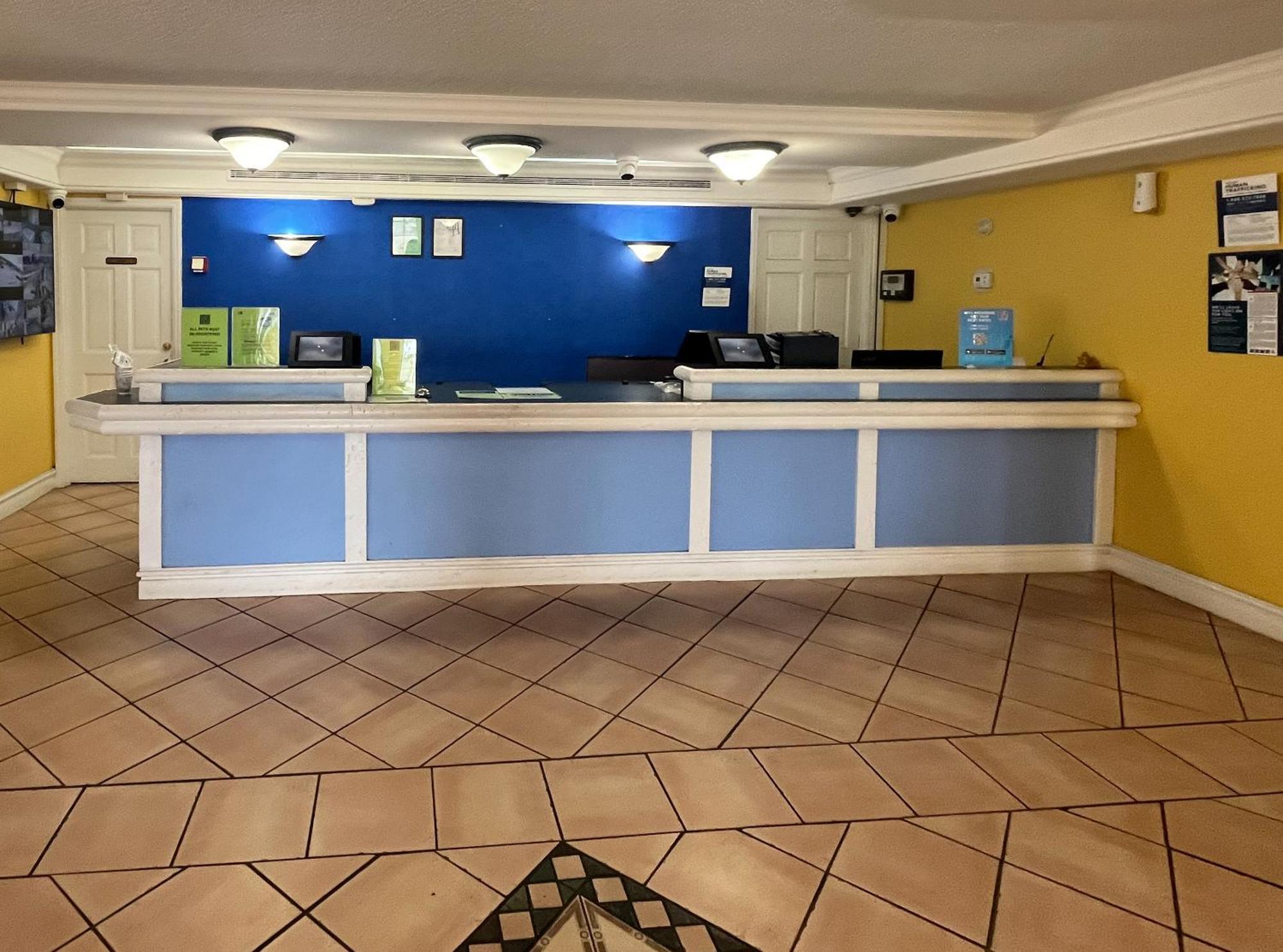 Motel 6 Huntsville Al University Dr. מראה חיצוני תמונה